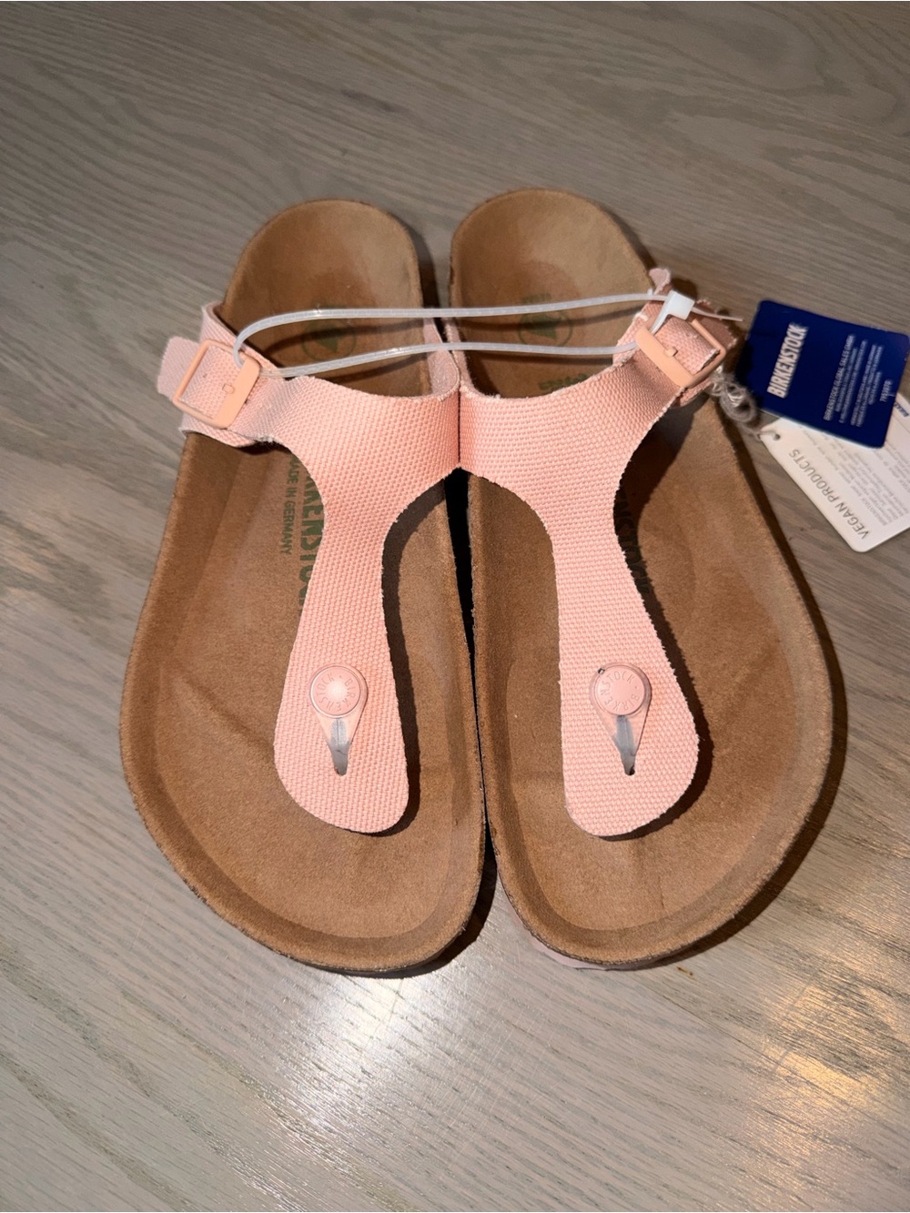 Birkenstock Gizeh Thong Sandals in Light Pink